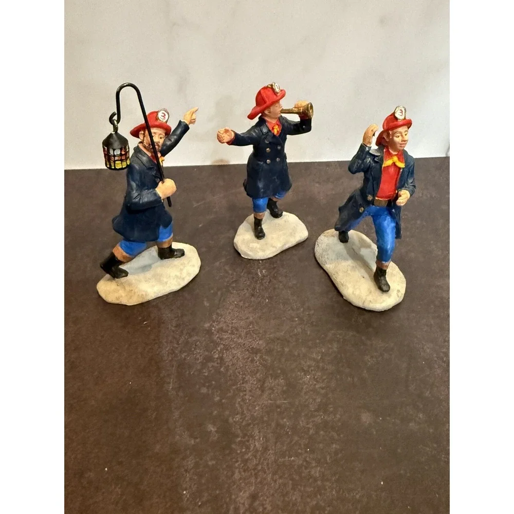 Lemax Xmas To the Rescue 02439 set/3 Released 2000 Retired 2006